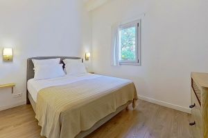 Chambre principale dans location Villa F2M à Santa Giulia Porto-Vecchio