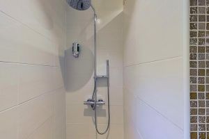 Douche dans location Villa F3 à Santa Giulia Porto-Vecchio