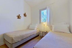 Chambre double dans location Villa F3 à Santa Giulia Porto-Vecchio