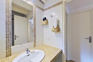 Salle de bain dans location Villa F3 luxe à Santa Giulia Porto-Vecchio