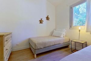 Chambre double dans location Villa F3 à Santa Giulia Porto-Vecchio